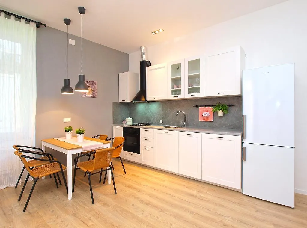 Apartments City Park 1472 Pula 0*,