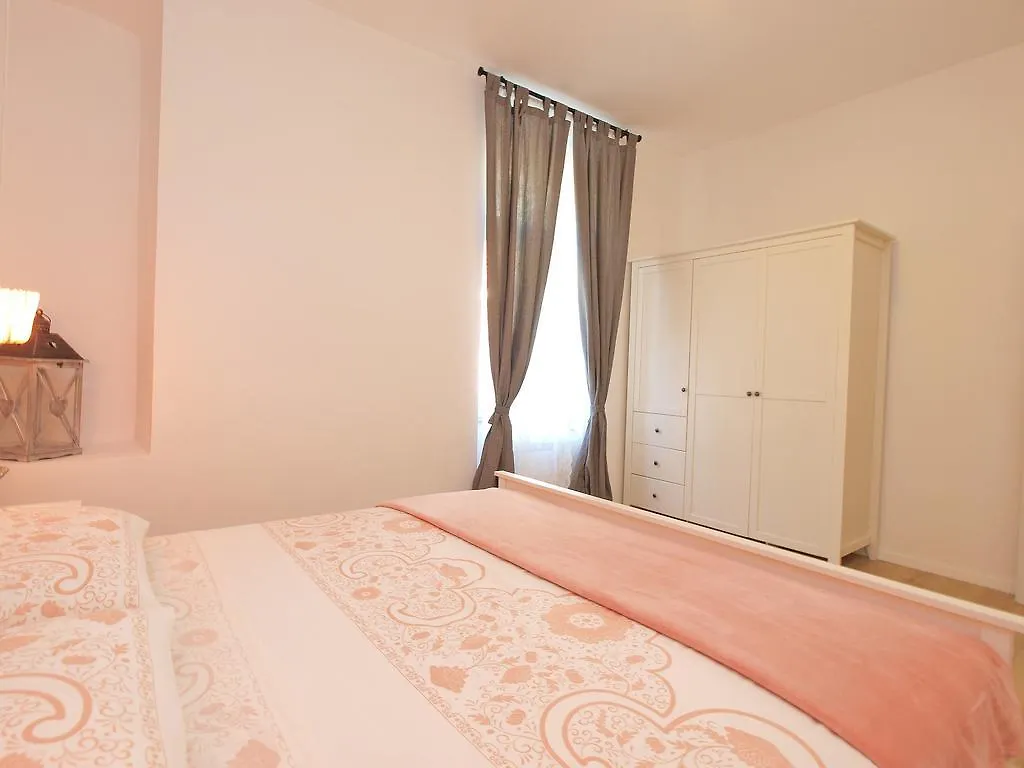 Apartments City Park 1472 Pula 0*,