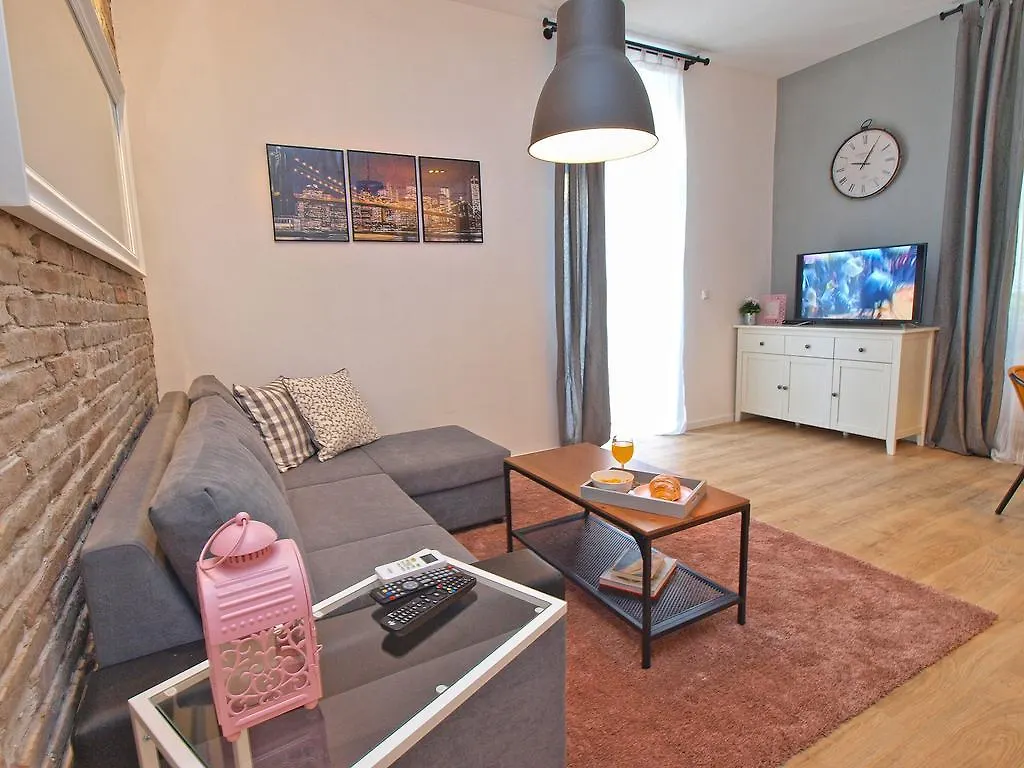 Apartments City Park 1472 Pula 0*,  Croatia